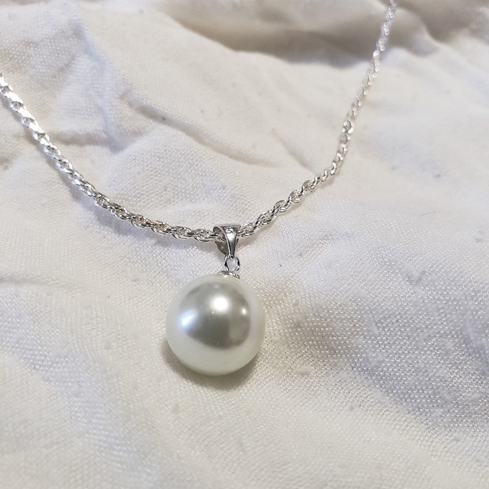 Pearl And Silver Chain - image 2